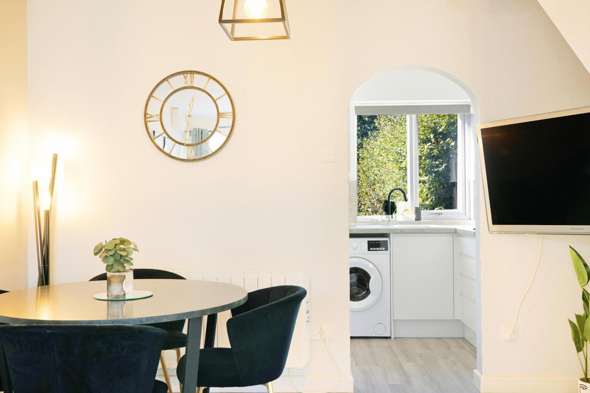 Cosy Corner In Aylesbury Near Stoke Mandeville Hospital & Town Centre With Private Parking ภายนอก รูปภาพ