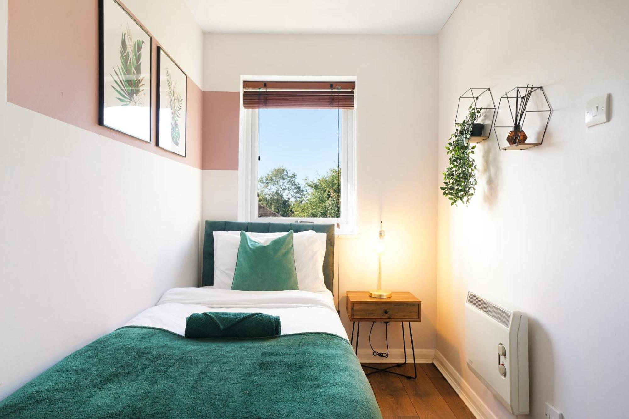 Cosy Corner In Aylesbury Near Stoke Mandeville Hospital & Town Centre With Private Parking ภายนอก รูปภาพ
